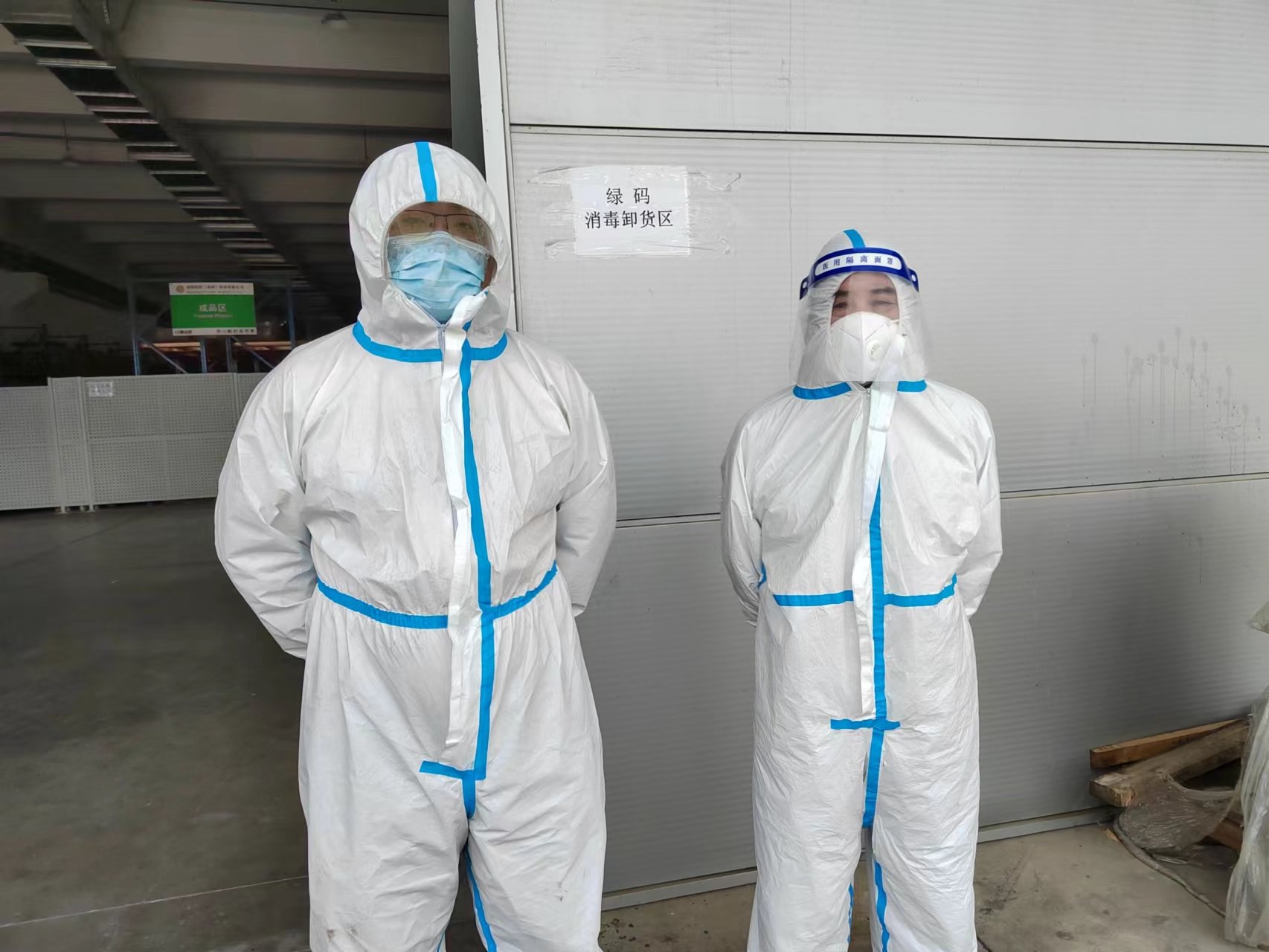 我們在疫情肆虐下負(fù)重前行